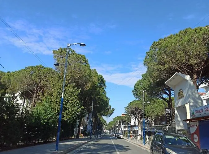 Lovely Daire Golem (Tirana)